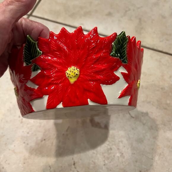 Vintage ceramic Christmas poinsettia bowl 8 x 3.25 with lid - Picture 3 of 5